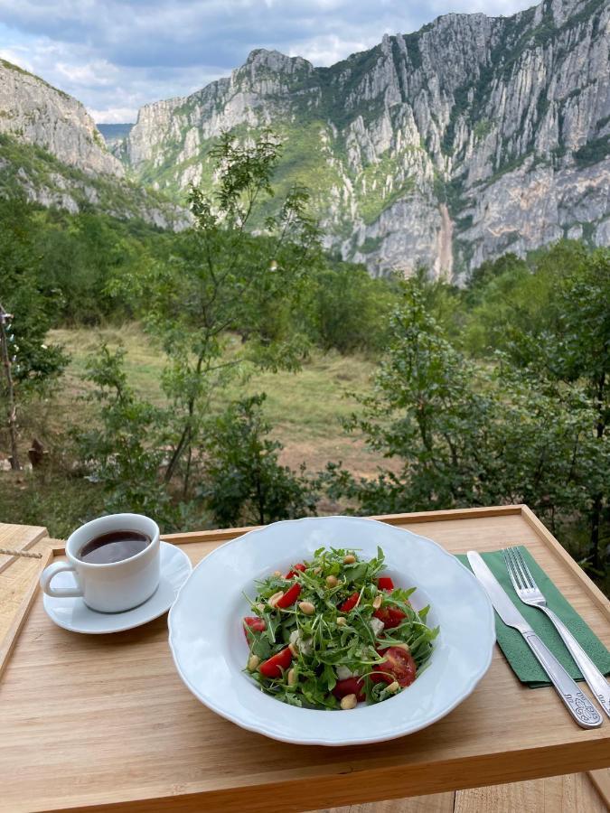 Rosehip Camp Luxury tent Trnski Odorovci